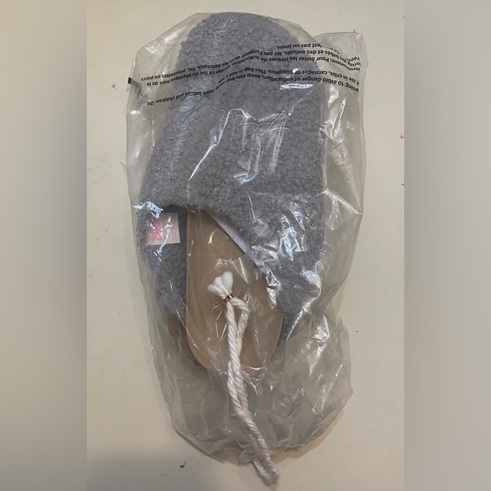 PINK COZY-PLUSH CLOGS SLIPPERS. Size small (5-6). NWT. Color gray. - Picture 4 of 8